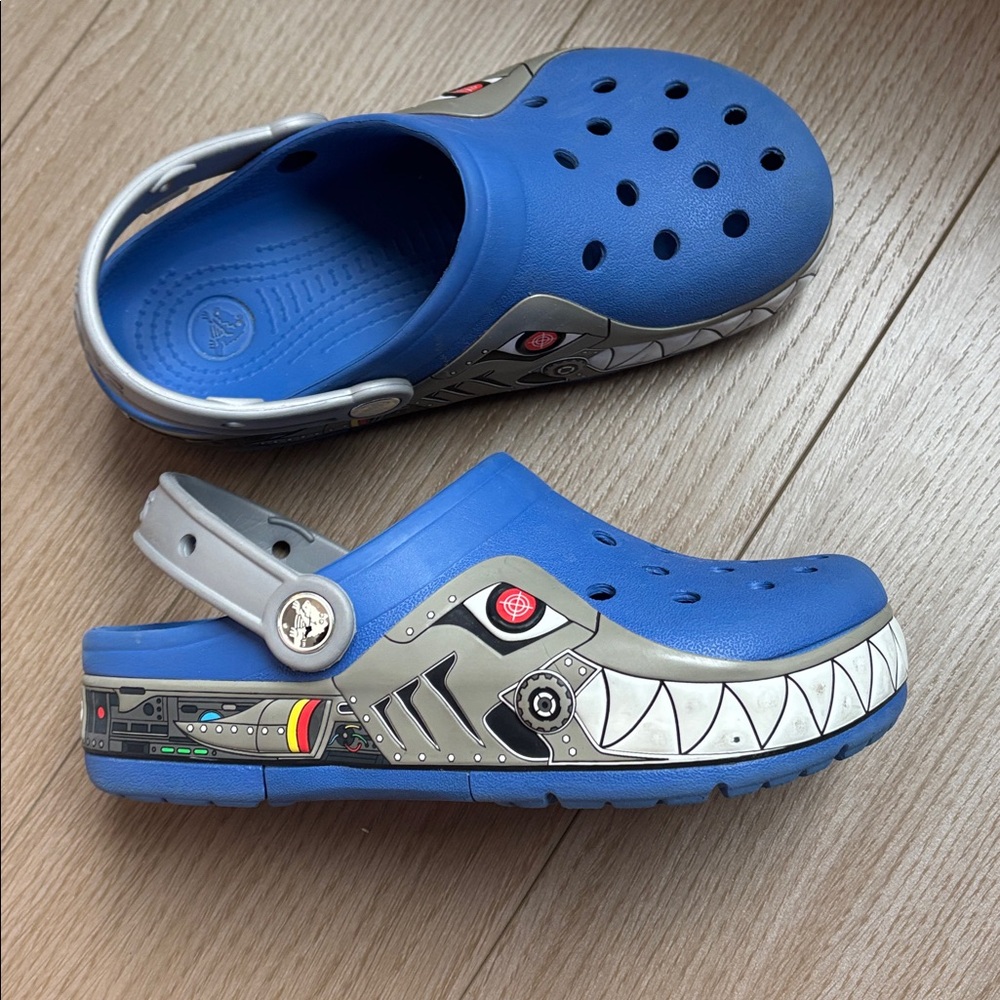 CROCS KIDS SHARK